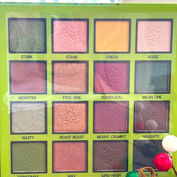Grinch Eyeshadow Palette - Picture 5 of 9